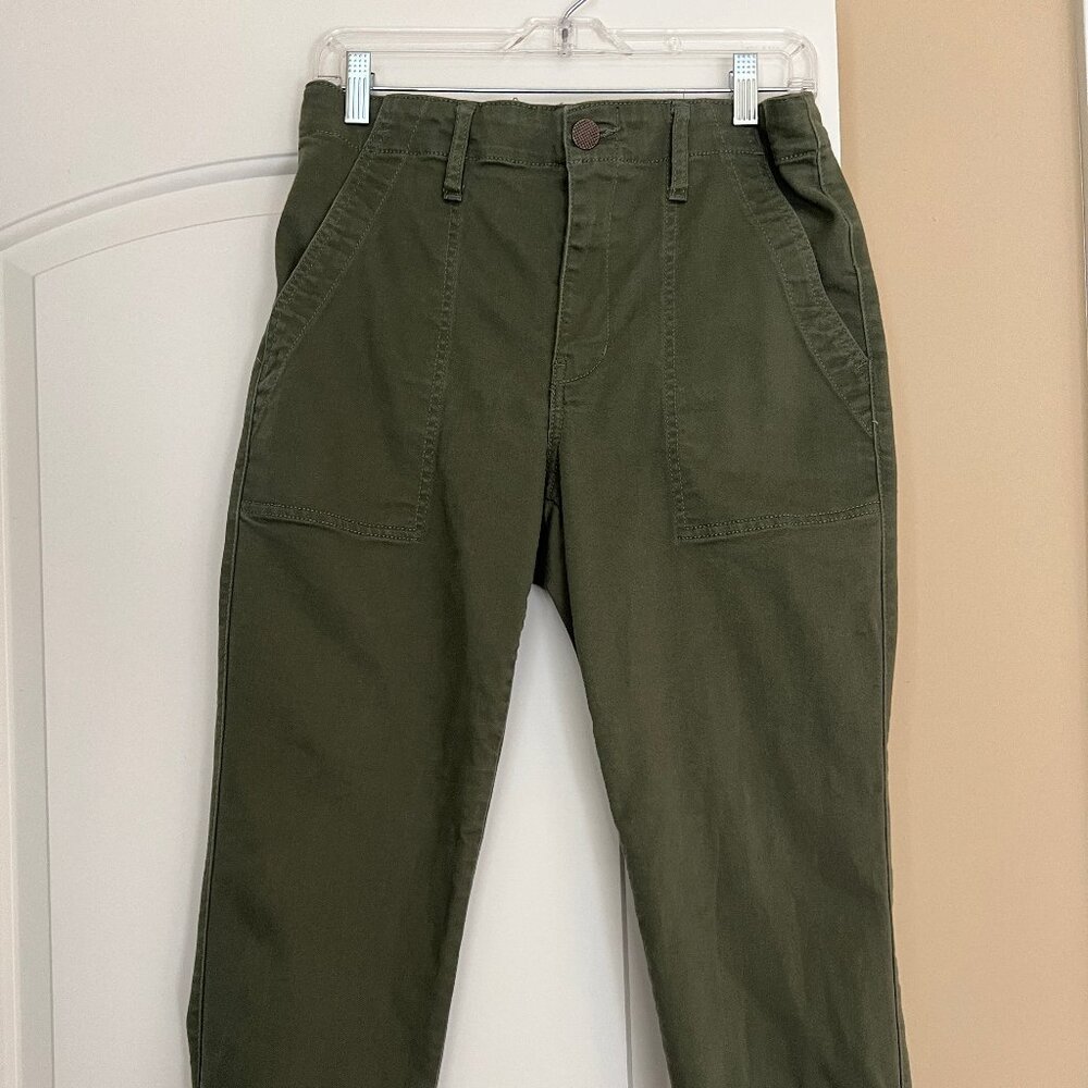 Cabi size 6 #5076 traveler's pant in good condition.